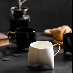 Tazas Triangular Honey Hip Taza de café de cerámica Té Leche Agua Regalo de pareja personalizado Decoración del hogar