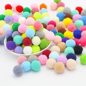 Multicolore 10 mm/0,39 pouce (2000 pièces) pompons pompons artisanat doux et moelleux grands pompons pour la fabrication de projets d'artisanat et de décorations