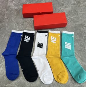 Multicolor Fashion Designer Mens Choques L Femmes Hommes de haute qualité Coton All-Match Classic Ankle Breathable Ni Mélange des chaussettes de basket-ball de football V12 V12