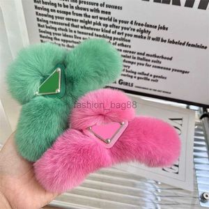 Pince à cheveux multicolore Designers Marque de mode Luxurys Épingles à cheveux de haute qualité Classique Leers Furry Hiver Épingles à cheveux chaudes Barrette à cheveux 11 couleurs