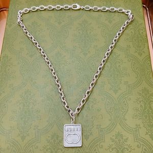 Plusieurs lettres géométrie conception colliers boîte argent plaque pendentif colliers pour femmes anciennes lignes de précision dame cou bijoux
