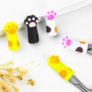 Kits d'art d'ongle Couverture de protection de chat mignon pour pince à cuticules Anti-chute Silicone ongles pince à épiler peau morte étui à ciseaux