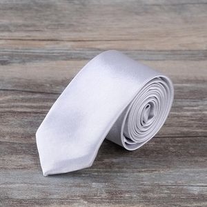 Versión estrecha Corbata Corbata para hombre hecha a medida 50 colores 145 * 5 cm Corbata Ocio Flecha Corbata Flaca Color sólido Gratis