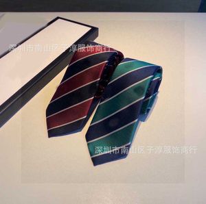 Corbatas de cuello Diseñador G Raya Impreso Corbata de seda Accesorios de corbata hechos a mano Estilo vendedor caliente KUUE