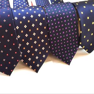 Corbatas para hombre 8 cm Moda Corbata Fábrica al por mayor Seda Rojo Amarillo Corbata floral para hombre Boda de negocios Accesorios formales Gravata 230822