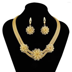 Collier Boucles D'oreilles Ensemble Africain Or Couleur De Luxe Fleur Conception Plat Pendentif Boucle D'oreille Bijoux Dubaï Brésilien Femmes De Noce Mariée Cadeau