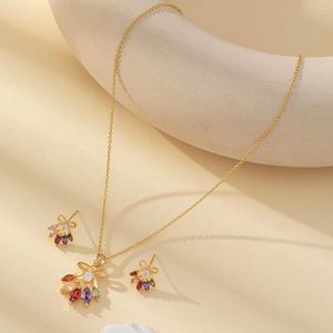 Boucles d'oreilles de collier Set European and American Cross-Border Niche Light Luxury Zircon Zircon Multicolore Flower Pendant