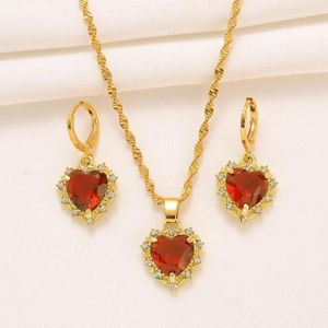 Ensemble de boucles d'oreilles et collier, ton à la mode, goutte pendante, avec cœur en diamant/diamante, pendentif en rubis américain, pierre plaquée or