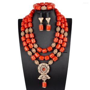 Boucles d'oreilles de collier Set Nigerian Wedding Artificial Coral Perles Bijoux Golden Pendent pour femmes Nigeria Costume nuptiale