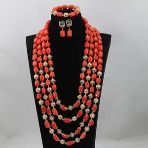 Ensemble de collier et boucles d'oreilles splendides, 4 couches de perles de corail nigérianes, bijoux de mariée de 25 pouces de Long, CNR636