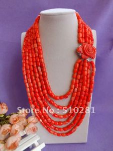 Collares Moda de lujo Dama de honor Regalo de fiesta de boda nupcial Joyería de coral Tambor con cierre de flores Collar de coral multihebra