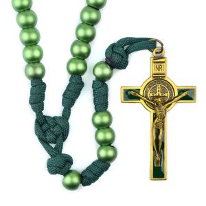 Collares Rosarios de Paracord resistentes Cuentas acrílicas verdes de 12 mm Rosario católico de San Benito para hombres