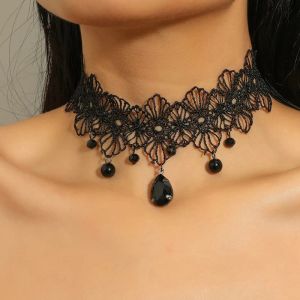 Colliers Vintag Classic Gothic Tattoo Lace Choker pour femmes Black Crystal Pendant Chark Choker Colliers Boho Jewelry Christmas Gift X081