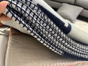 Couverture Nevy H Design 90% laine et 10% cachemire cheval doux ont des étiquettes pour lits canapé tissu à carreaux climatisation voyage