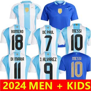 Nuevo 2024 2025 Argentinas Soccer Jerseys Fans Player Versión MESSIS MAC ALLISTER DYBALA DI MARIA MARTINEZ DE PAUL MARADONA Hombres y niños Camiseta de fútbol HOME AWAY Jersey