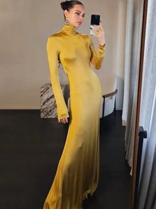 Nuevo 2024 elegante vestido de calle largo dorado con cremallera y manga larga con cuello de tortuga para mujer vestido largo ajustado de cintura alta 240103