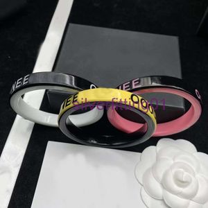 Nouveau bracelet de mode 23ss pour femmes, bracelets de styliste en résine acrylique, cadeaux de fête d'anniversaire, bijoux de haute qualité avec boîte