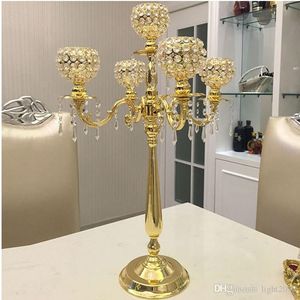 Nuevos candelabros de Metal dorado y plateado de 75 CM con 5 brazos y cristales, candelabro de pilar para decoración de centros de mesa de boda