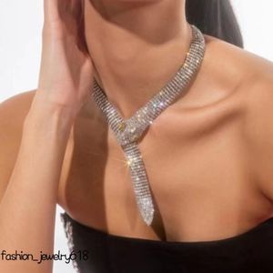 Nuevo accesorio estilo ins collar de diamantes completo moda cruz cabeza de serpiente cuello largo collar de cadena diseñador personalidad encantadora exotismo cadena bling girl