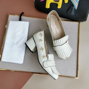 Nueva llegada Diseñador de lujo para mujer Zapatos de tacón alto Bordado abeja borla hebilla de metal cuero de vaca Vestido de moda Zapato casual Mocasín de fiesta de boda de calidad superior 6 cm