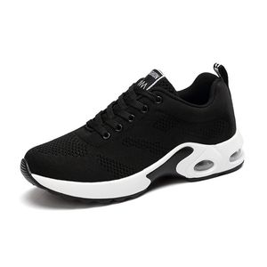 Nouvelle Arrivée Runner Shoes Femmes Sports Entraîneur Top Qualité Coussin d'air Sneakers Bases de maille à lacets Noir Chaussure de chaussette Grande taille avec boîte