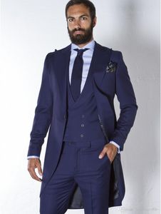 Nouveaux arrivages One Button Navy Blue Groom Tuxedos Peak Lapel Groomsmen Best Man Costumes Mens Menday Suits (veste + pantalon + gilet) H: 546