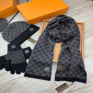 NOUVEAU Bonnet Crâne Casquettes Écharpe Chapeau Gants Ensembles Chapeau Écharpe inter mode et chaleur, foulards de créateurs pour châle gratuit Hommes Femmes mode Haute Qualité Laine Hiver 3 Pièces Chapeau