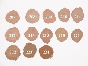 Nueva base de maquillaje cubierta de maquillaje extrema Cubierta líquida Fundación hipoalergénica impermeable 30g Corrector de piel barata 13 color