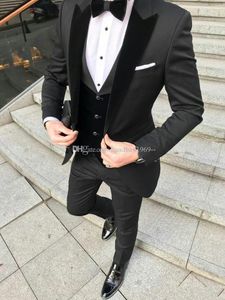 Nouveau Design Un bouton noir smokings marié pointe velours costumes pour hommes Lapel garçons d'honneur mariage / robe de bal / dîner Blazer (veste + pantalon + veste + Tie) K215