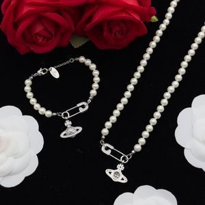 Nuevo collar de perlas de Lucrece diseñados Saturno Pelling Mujeres Mujeres con incrustaciones de seguridad de orbes con incrustaciones de joyas de boda de la boda Joya de diseñador N0248