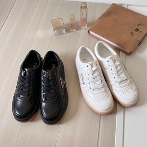 Nuevo diseñador boutique zapatos casuales de la serie blanca blanca vintage amenazos zapatos gat de gat estilo de moda deportivo liviano sin resbalón zapatos casuales con caja