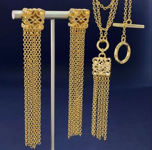 Nouvelle mode Anagram glands pendentif boucles d'oreilles asymétriques femmes rétro collier en laiton plein diamants oreille cerceau dames broche Designer bijoux LOE-Q1016