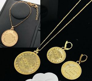 NOUVEAU Mode Banshee Collier Bracelet Coin Medusa portrait Pendentifs Stud Boucle D'oreille Épingle À Cheveux Ensembles En Laiton Dames Designer Bijoux cadeaux MS19 - 001