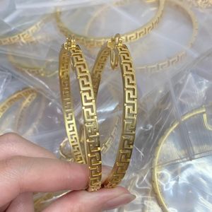 Nueva moda taladro Pendientes Grecia Patrón de meandro Medusa retrato escultura colgante mujeres hombres pendiente Latón chapado en oro de 18 quilates para mujer Clips de oreja Joyería de diseño ME-7