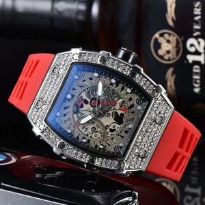 Nuevo reloj de cuarzo con flor de fuego para hombre, reloj de pulsera masculino de diseño inoxidable, deportivo, clásico, de goma amarilla, con pulsera de diamantes, kis304F