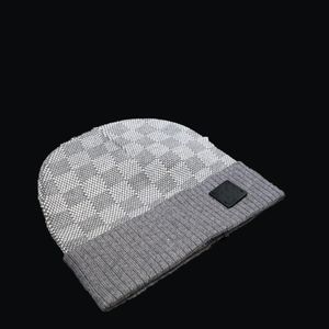 Gorro nuevo de diseñador para hombre, conjunto de moda de marca de invierno, bufanda a cuadros de satén, gorra para monopatín, gorro negro para mujer, pañuelo para el cuello 2023