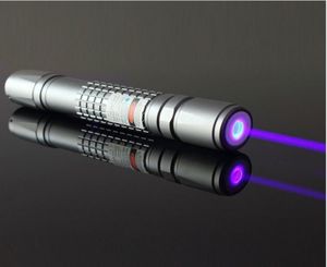 Nuevo Militar de alta potencia 2000m 405 nm Purple Blue Violet Laser Pointers Flavlight Light Beam Lazer Caza de detectores de falsificación UV Caza7299225