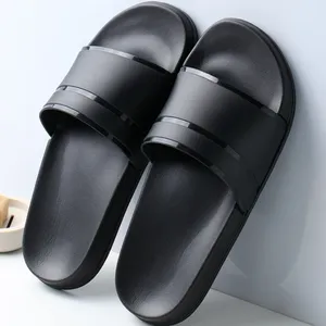 New Home Men's Slippers Summer Summer Couple Soft Bottom Bottom Outdoor Interior Home Bath Bottom Deter For Swippers Outdoor pour les femmes en gros