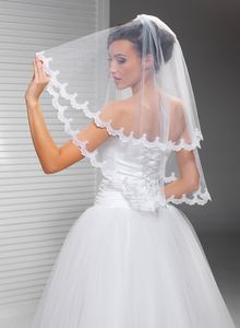 Nouvelle mode chaude de haute qualité Image réelle beau bord de dentelle 2T avec peigne ivoire blanc coude voile de mariage voiles de mariée