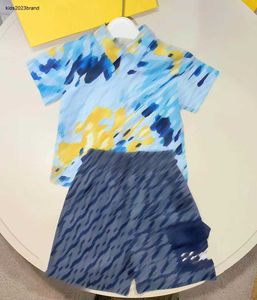 New Kids Designer Clother Boys Shirt Set Baby Tracksuits Taille 110-160 cm Shirt de style vacances et imprimé complet de lettres de logo Shorts 24aPril
