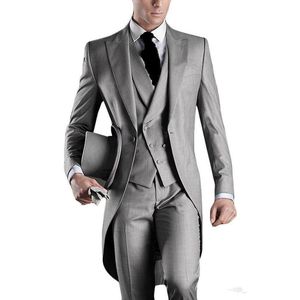 Nuevo último diseño Un botón Gris claro Novio Esmoquin Pico Solapa Padrinos de boda Trajes de boda para hombre Los mejores trajes de hombre (chaqueta + pantalones + chaleco + corbata)