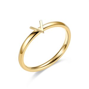 Nuevo diseño de lujo letra V encanto banda anillo niñas regalo acero inoxidable anillos de dedo joyería