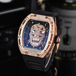 Nouvelles montres-bracelets de luxe Montres mécaniques Marque Montres suisses Nouvelle marque de luxe montre hommes diamant loisirs femmes montre en acier inoxydable silicone quartz wat YI-9X35