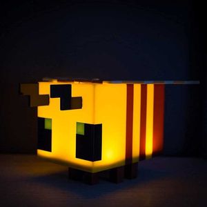 Nuevo MC Juego LED Juguete Creativo Abeja Modelo Luz Nocturna Habitación Hogar Atmósfera Luminosa Lámpara de Mesa Regalo para Niños HKD230824