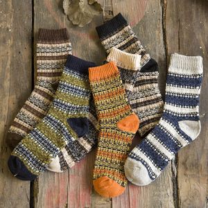 Nuevos calcetines de lana gruesos de invierno para hombre, calcetines de lana cálidos de estilo Retro, calcetines de lana a cuadros Vintage, envío gratis