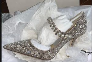 Nouvelle robe de mariée parfaite Chaussures de mariée Baily Mary Jane Pompes avec bracelet en perles de cristal Lady Talons hauts Sexy Point Toe Pompes pour femmes célèbres