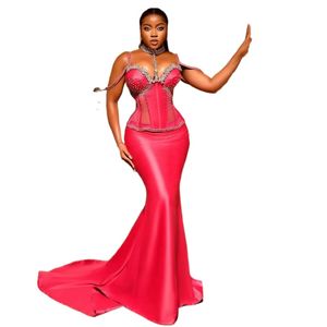 Nuevos vestidos de fiesta de sirena africana rosa para niña negra Rebordear de satén Cristal Cuello alto Top ajustado Vestido de fiesta de celebridades sexy Vestidos de noche formales