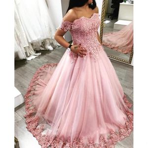 Nouvelles robes de robe de bal de quinceanera rose sur les applications en dentelle épaule des manches de capuchon en perles sweet 16 Plus taille robe de fête de fête