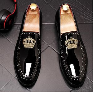 Nouveaux produits hommes couronne chaussures plates mocassins gentleman chaussures mariage retour fête danse charmante sequin broderie