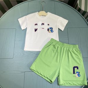 Nouveaux vêtements à manches courtes Boys Girls Summer Summer pour petits enfants moyens d'enfants T-shirts pour enfants en deux pièces sets Petites de style académie frais CAD24042002